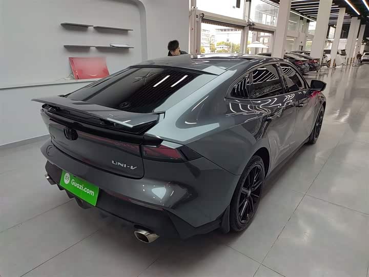 Changan UNI-V 2022 1.5 T Premium — фото 5