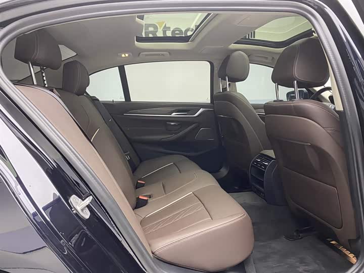 BMW 5-Series 2023 530 Li Leading — фото 23