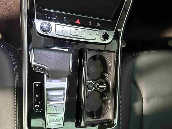 Audi Q7 2024 45 TFSI quattro S line — фото 17