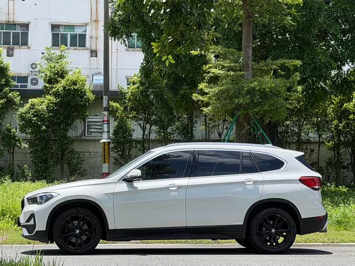BMW X1 sDrive20Li стиль — фото 7