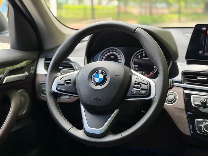 BMW X1 sDrive20Li стиль — фото 16