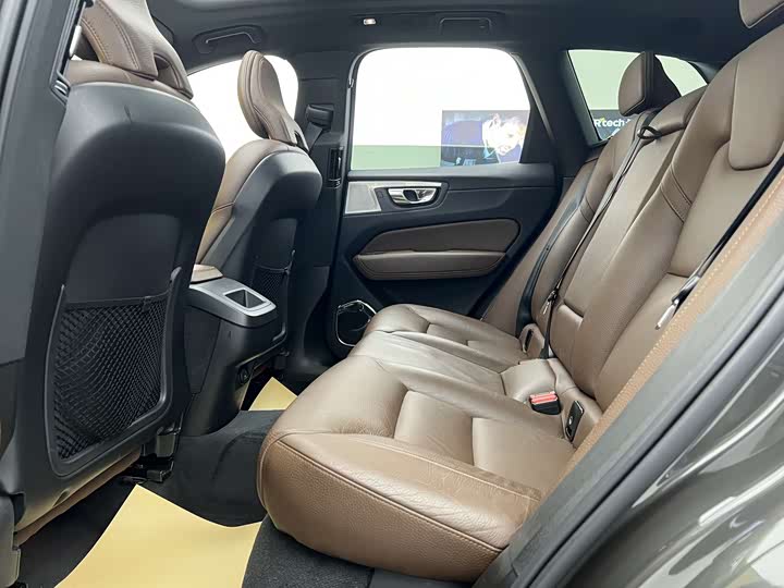 Volvo XC60 2022 B 5 4 WD — фото 3