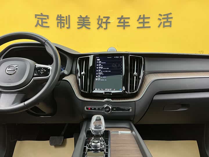 Volvo XC60 2022 B 5 4 WD — фото 12