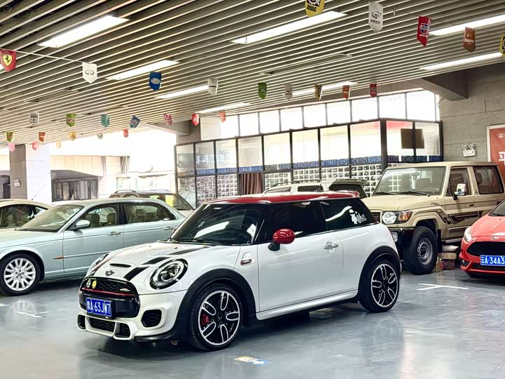 MINI Hatch — фото 1
