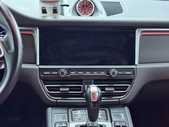 Porsche Macan 2018 Macan 2.0 T — фото 12