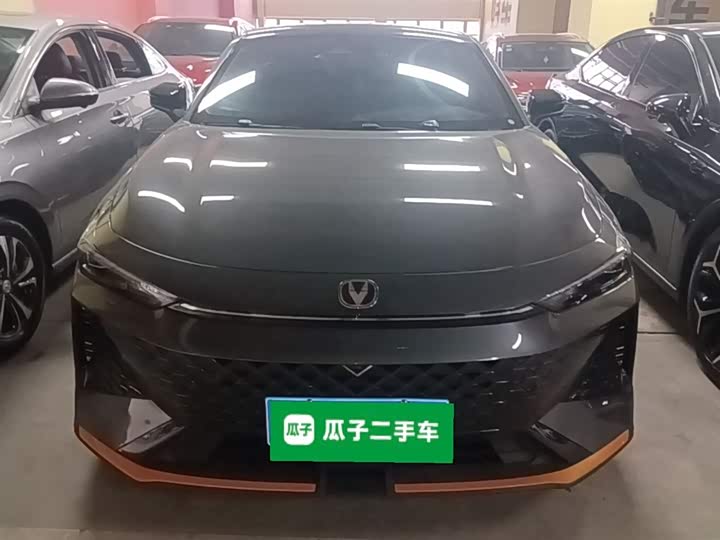 Changan UNI-V 2024 1.5 T Sport — фото 3