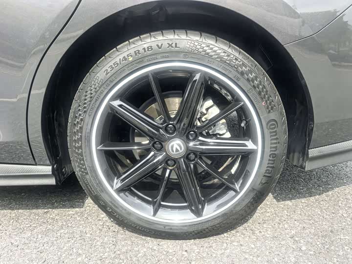 Changan UNI-V 2023 1.5 T Premium — фото 10