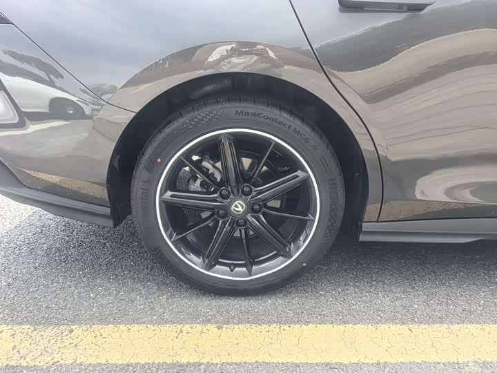 Changan UNI-V 2023 1.5 T Premium — фото 13