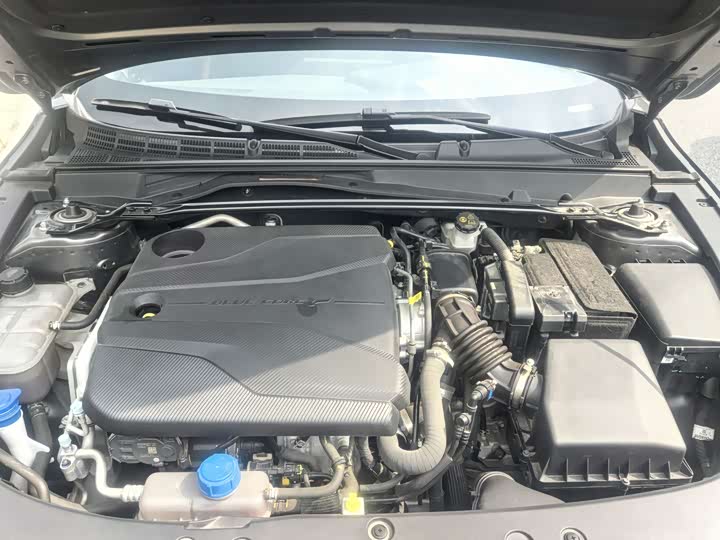 Changan UNI-V 2023 1.5 T Premium — фото 19