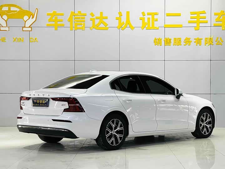 Volvo S60 2023 B 4 — фото 3