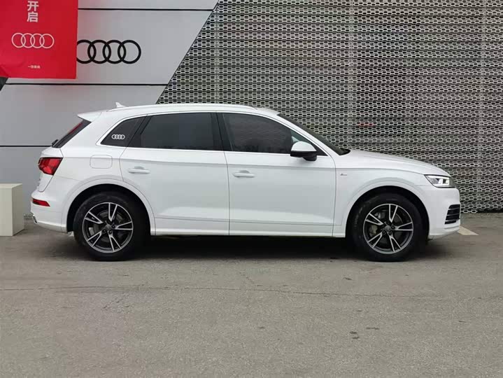 Audi Q5L 2018 40 TFSI V — фото 4