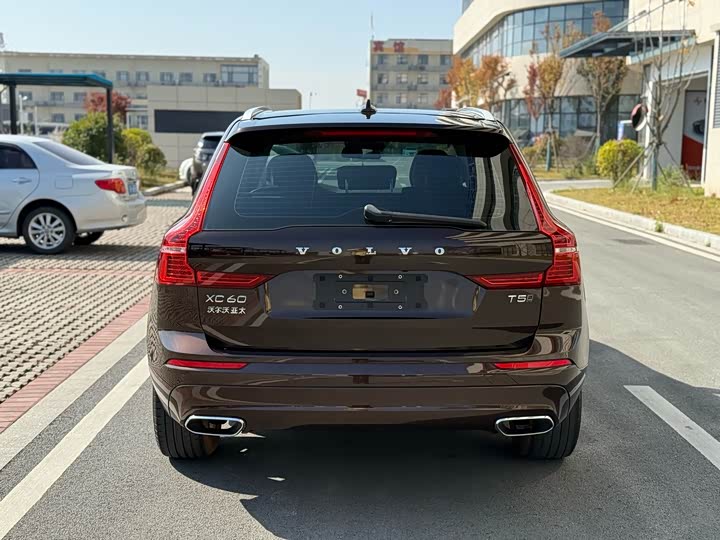 Volvo XC60 2019 T 5 4 WD V — фото 9