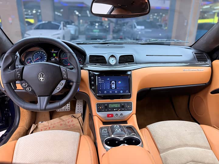 Maserati Gran 2015 4.7 L MC — фото 18