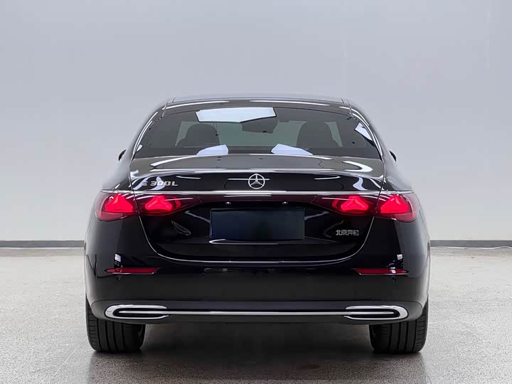 Mercedes-Benz E-Class 2024 E 300 L Luxury — фото 3