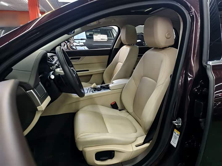 Jaguar XFL 2018 XFL 2.0 T 250 PS — фото 17