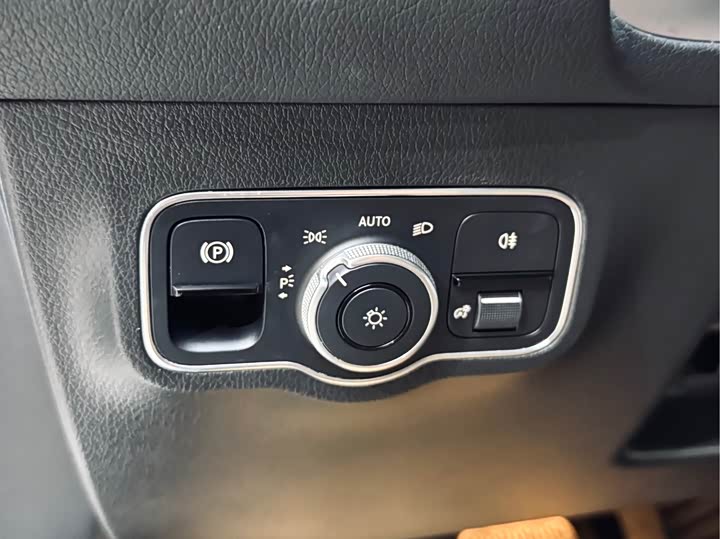 Mercedes-Benz GLB 2021 GLB 200 — фото 13
