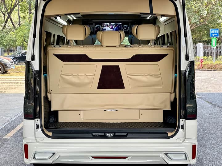 Toyota HIACE 2022 3.5 L AT — фото 14