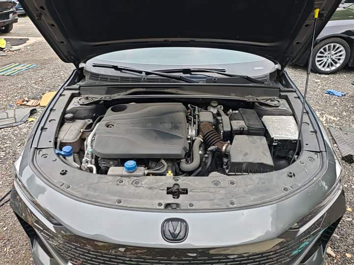 Changan UNI-V 2023 1.5 T Premium — фото 20