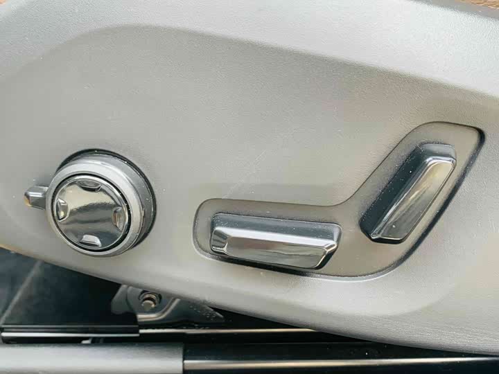 Volvo XC60 Hybrid 2024 T 8 PHEV 4 WD — фото 9