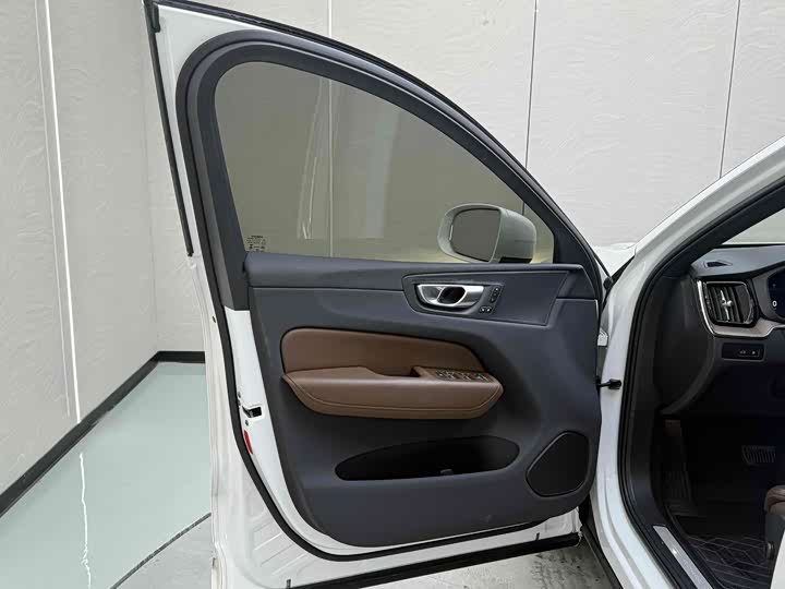 Volvo XC60 Hybrid 2024 T 8 PHEV 4 WD — фото 24