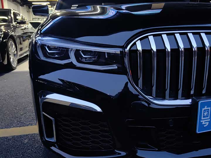 BMW 7 Series — фото 10