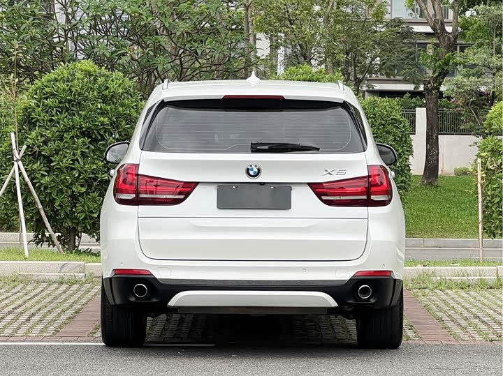 BMW X5 2018 x Drive 28i — фото 16