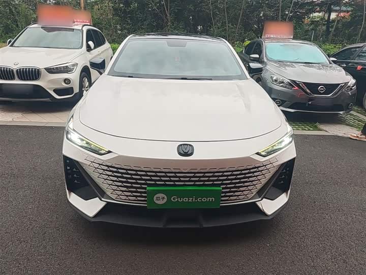 Changan UNI-V 2022 1.5 T Premium — фото 3