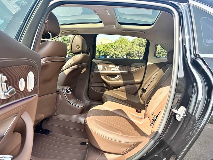 Mercedes-Benz E-Class 2023 E 300 L Luxury — фото 6