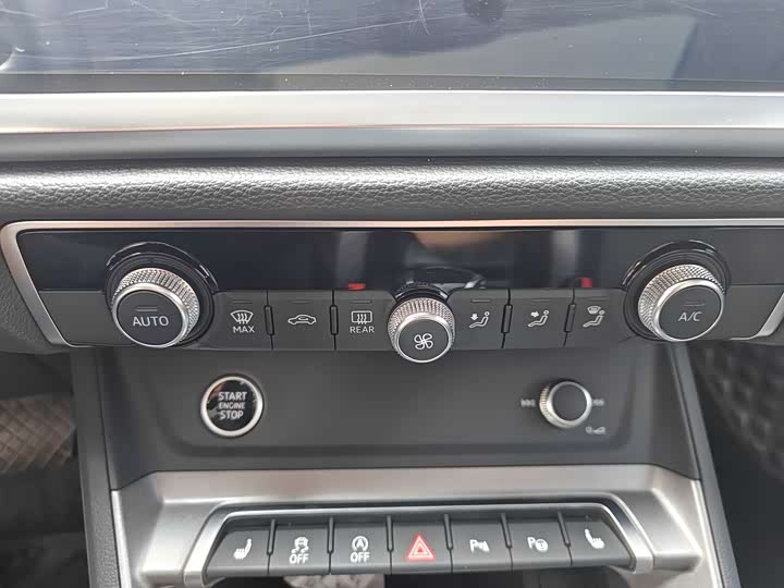 Audi Q3 2023 35 TFSI (1.5 T) — фото 16
