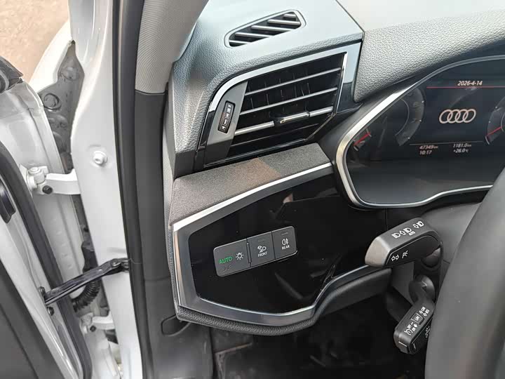Audi Q3 2023 35 TFSI (1.5 T) — фото 14