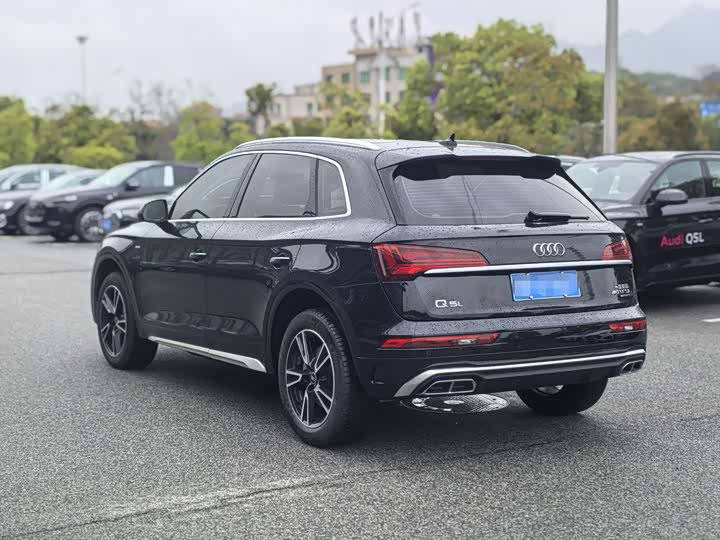 Audi Q5L 2023 40 T — фото 3