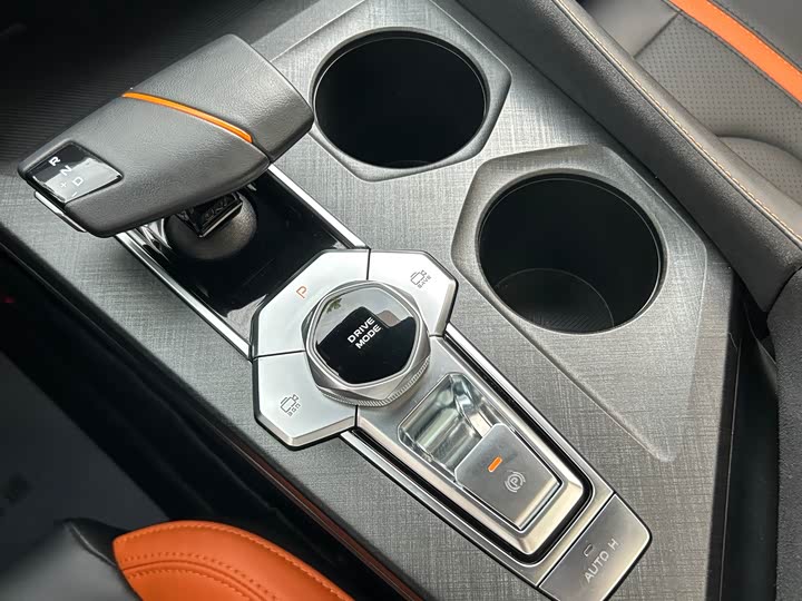 Changan UNI-V 2024 1.5 T Sport — фото 20