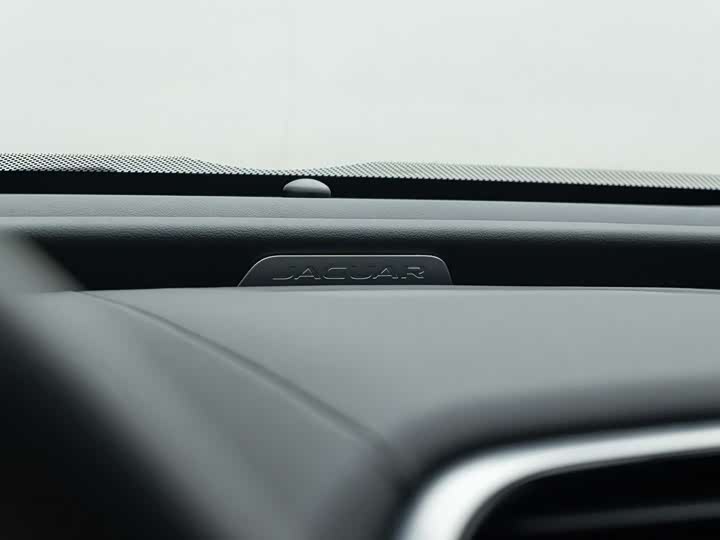 Jaguar XEL 2020 2.0 T 200 PS R-DYNAMIC S — фото 19