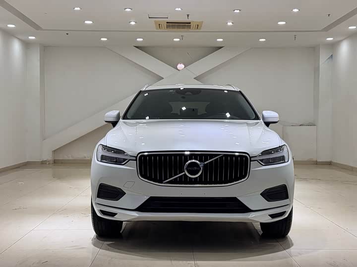 Volvo XC60 2019 T 5 4 WD V — фото 2