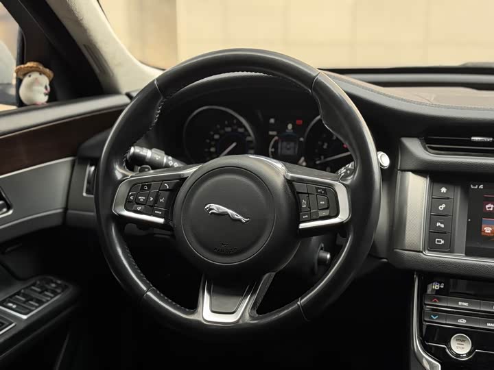 Jaguar XFL 2018 XFL 2.0 T 200 PS — фото 13