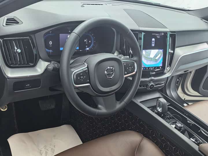 Volvo XC60 2024 B 5 4 WD — фото 13