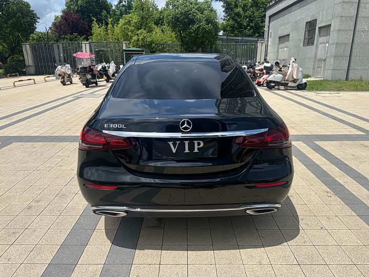 Mercedes-Benz E-Class 2016 E 200 L — фото 11