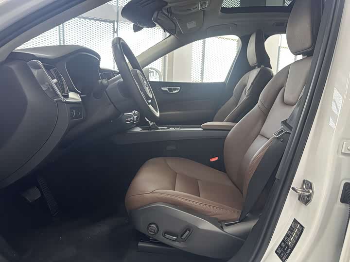 Volvo XC60 2020 T 5 4 WD — фото 4