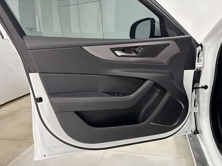 Jaguar XEL 2023 2.0 T 250 PS R-DYNAMIC S — фото 10