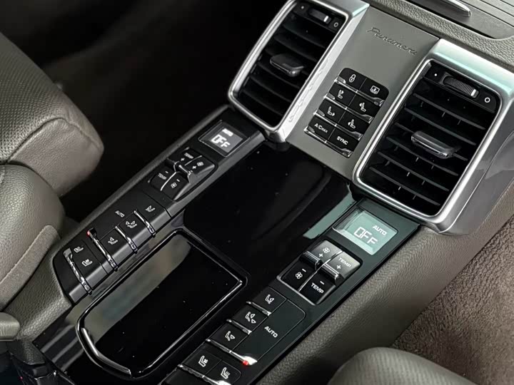 Porsche Panamera 2016 Panamera Executive Edition 3.0 T — фото 6