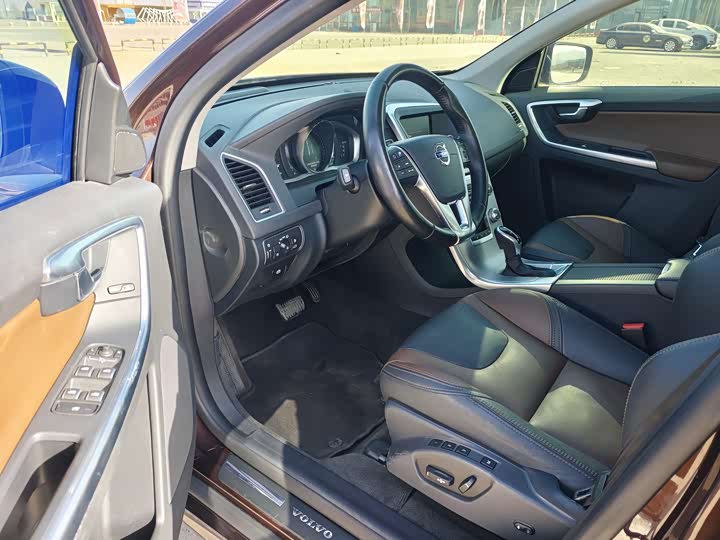 Volvo XC60 2017 T 5 AWD — фото 4