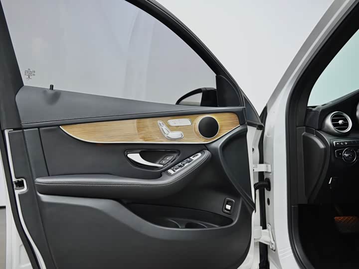 Mercedes-Benz GLC 2019 GLC 260 4 MATIC SUV — фото 19