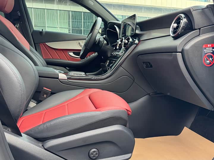 Mercedes-Benz GLC 2023 GLC 260 4 MATIC SUV — фото 11