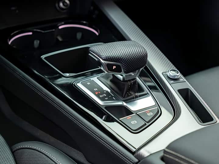 Audi A4L 2024 40 TFSI quattro RS — фото 13