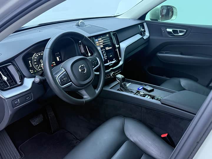 Volvo XC60 2018 T 5 4 WD — фото 10