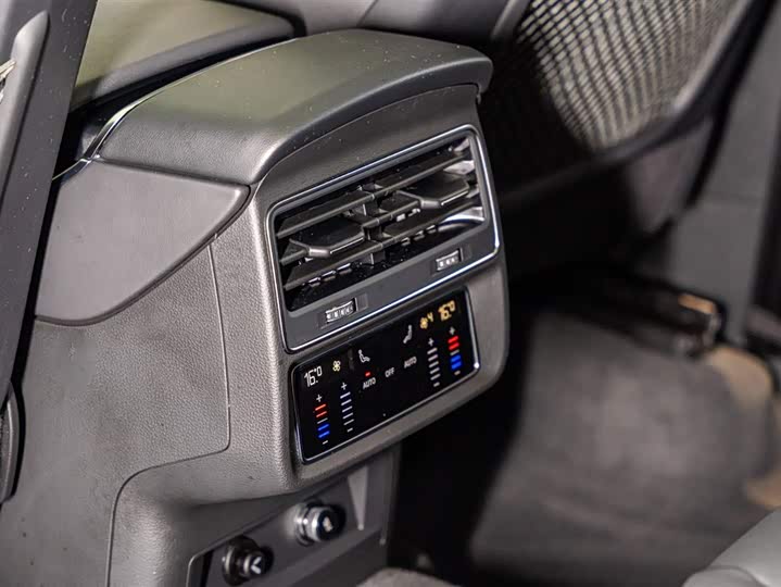 Audi Q7 2023 55 TFSI quattro S line Sport — фото 15
