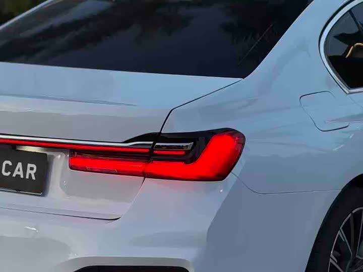 BMW 7-Series 2016 740 Li Leading — фото 8