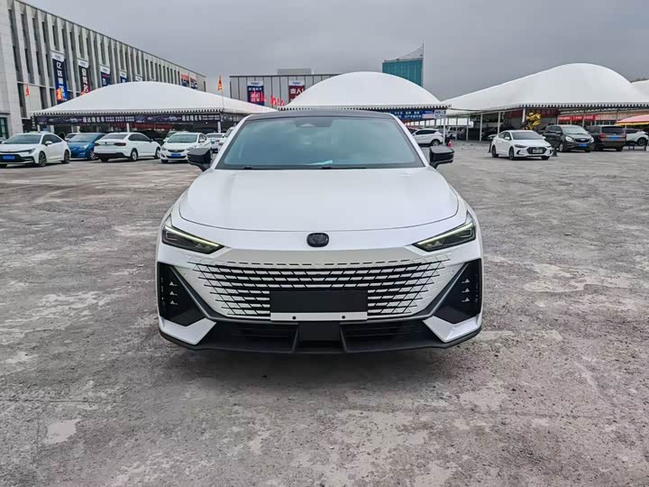 Changan UNI-V 2024 1.5 T — фото 2
