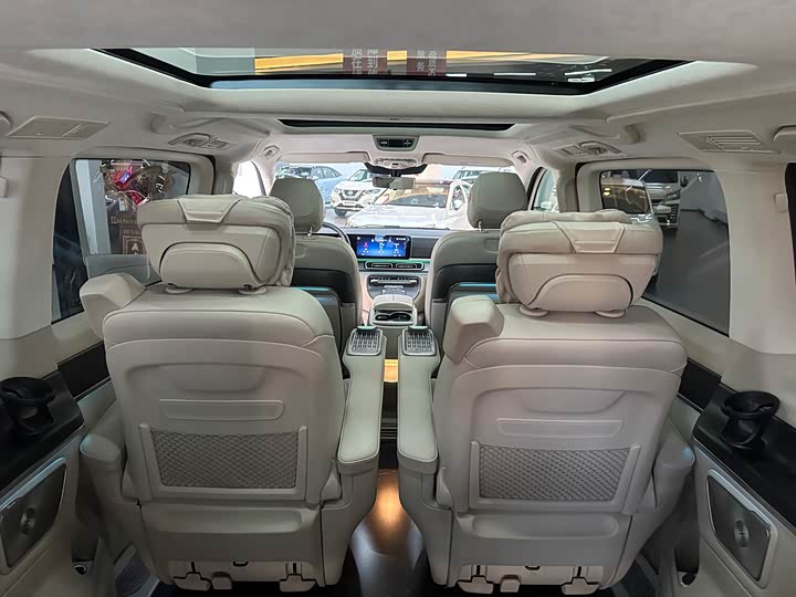 Mercedes-Benz V-Class 2024 V 300 L — фото 24