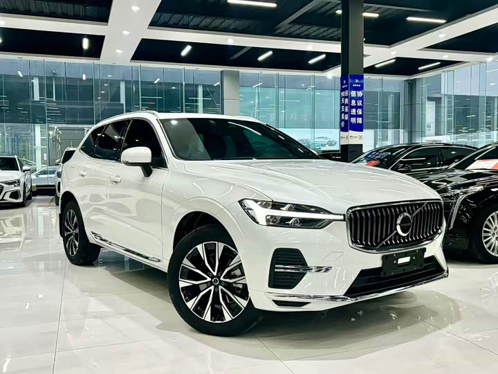 Volvo XC60 2024 B 5 4 WD — фото 3
